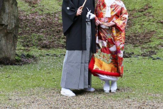 日本の花嫁姿 和装で艶やかな結婚式 白無垢にする 色打掛にする Club Marriyell